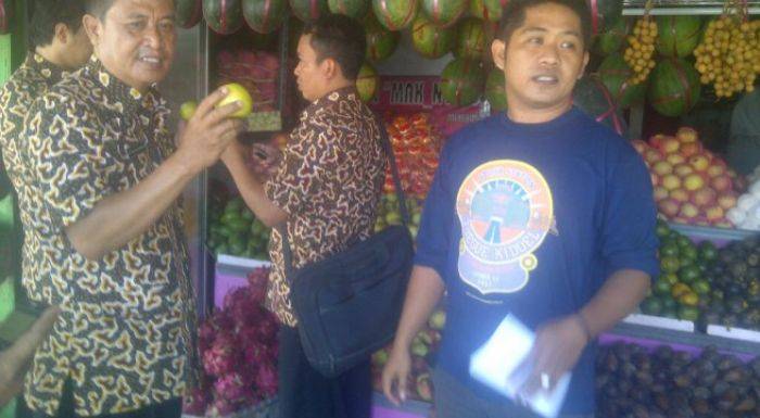 Cegah Apel Impor, Disperindagtam Sampang Sidak Pasar Buah Cegah Apel Impor, Disperindagtam Sampang Sidak Pasar Buah