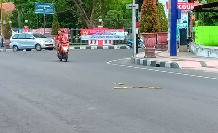 ​Spanduk Tolak Deklarasi #2019gantipresiden Terpasang di Kota Blitar