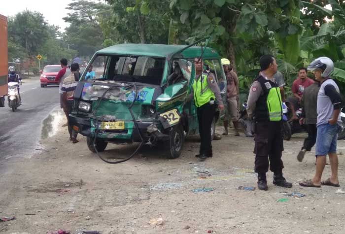 Adu Banteng MPU Vs Motor di Plumpang, 7 Orang Luka-luka Adu Banteng MPU Vs Motor di Plumpang, 7 Orang Luka-luka