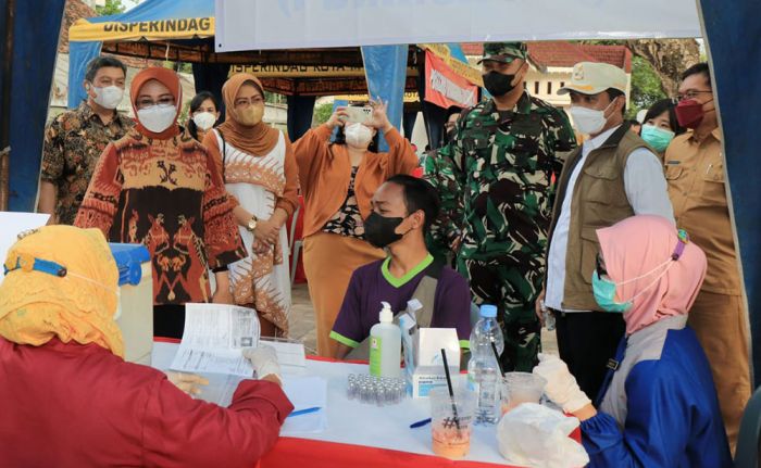 Mas Adi: Masyarakat Kota Pasuruan Sudah Sadar Vaksinasi Mas Adi: Masyarakat Kota Pasuruan Sudah Sadar Vaksinasi