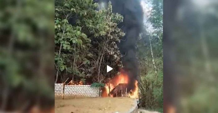 Kebakaran Sumur Tua di Tuban, Asap Hitam Pekat Selimuti Langit Desa Sidoharjo Kebakaran Sumur Tua di Tuban, Asap Hitam Pekat Selimuti Langit Desa Sidoharjo