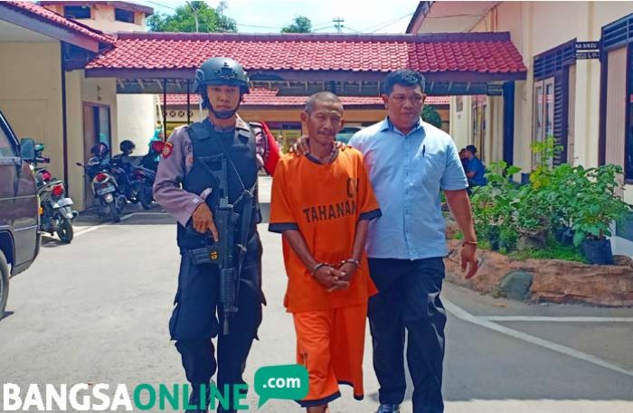Kakek di Blitar Aniaya Kakak Kandung Menggunakan Palu, Mengaku Puas Saat Diamankan Polisi Kakek di Blitar Aniaya Kakak Kandung Menggunakan Palu, Mengaku Puas Saat Diamankan Polisi