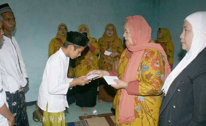 Jelang Ramadan, TP PKK Sidoarjo Santuni Yatim dan Lansia Jelang Ramadan, TP PKK Sidoarjo Santuni Yatim dan Lansia