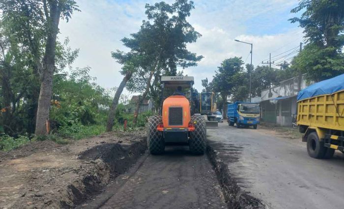 Warga Keluhkan Jalan Rusak di Jember, Gubernur Khofifah Minta DPU Bina Marga Jatim Kebut Perbaikan Warga Keluhkan Jalan Rusak di Jember, Gubernur Khofifah Minta DPU Bina Marga Jatim Kebut Perbaikan