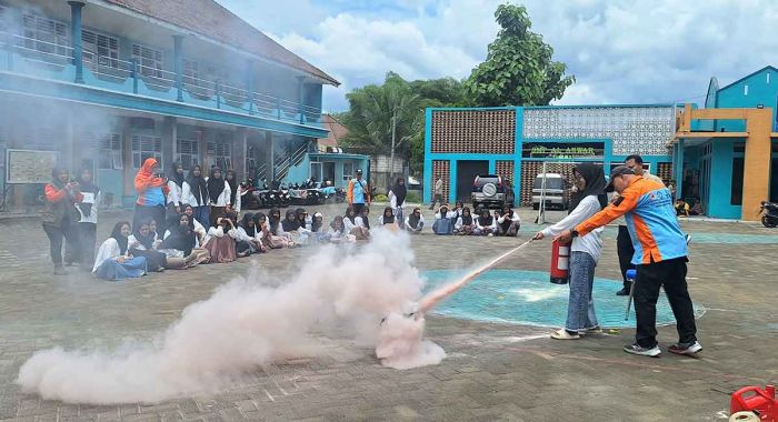 BPBD Jatim Latih Santri Hadapi Bencana Lewat Program SPAB dan Simulasi Gempa