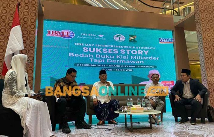 400 Mahasiswa Ikuti Bedah Buku Kiai Asep, Pakar Intelijen: Buku Ini Saya Jadikan Mata Kuliah 400 Mahasiswa Ikuti Bedah Buku Kiai Asep, Pakar Intelijen: Buku Ini Saya Jadikan Mata Kuliah