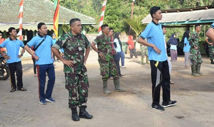 Sebelum Pengerjaan Fisik, Satgas TMMD Trenggalek Senam Pagi Bareng Warga Sebelum Pengerjaan Fisik, Satgas TMMD Trenggalek Senam Pagi Bareng Warga