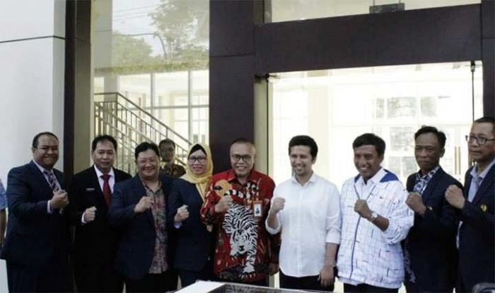 Siapkan "Generasi Emas", Unesa Undang Emil untuk Beri Motivasi Mahasiswa Baru Siapkan "Generasi Emas", Unesa Undang Emil untuk Beri Motivasi Mahasiswa Baru