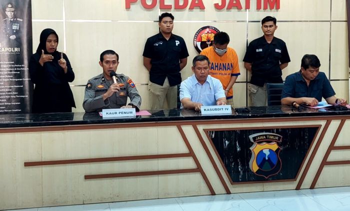 Tak Kuasai Birahi, Seorang Ayah di Surabaya Setubuhi dan Aniaya Putri Kandungnya Tak Kuasai Birahi, Seorang Ayah di Surabaya Setubuhi dan Aniaya Putri Kandungnya