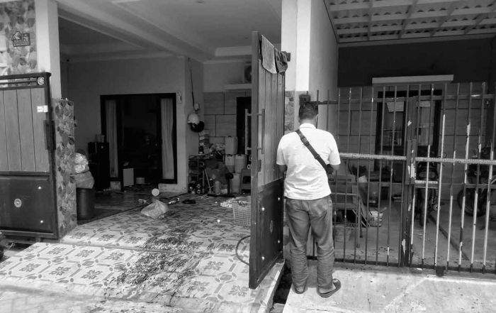 Pria Tewas Bersimbah Darah Gegerkan Warga Alana Regency Sidoarjo Pria Tewas Bersimbah Darah Gegerkan Warga Alana Regency Sidoarjo