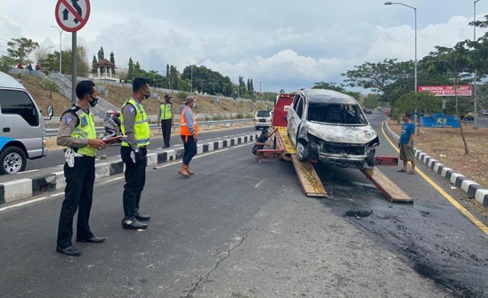 Mobil Ertiga Terbakar di Area Suramadu, Setelah Tabrakan dengan Sepeda Motor