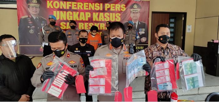 Polresta Sidoarjo Tangkap Pembuat dan Pengedar Upal asal Tuban Polresta Sidoarjo Tangkap Pembuat dan Pengedar Upal asal Tuban