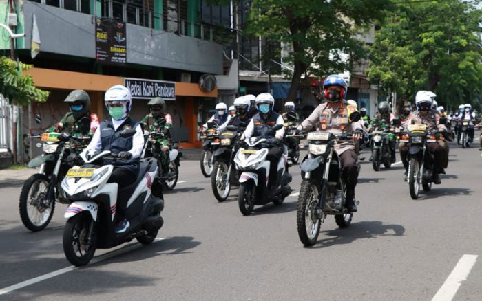 Berikan Keamanan dan Kenyamanan Umat Kristiani Rayakan Natal, Forkopimda Jatim Keliling Cek Gereja Berikan Keamanan dan Kenyamanan Umat Kristiani Rayakan Natal, Forkopimda Jatim Keliling Cek Gereja