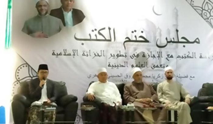 Syaikh Al-Azhar Mesir Ijazahkan Tiga Kitab pada Majelis Khatmil Kutub Santri Amanatul Ummah Syaikh Al-Azhar Mesir Ijazahkan Tiga Kitab pada Majelis Khatmil Kutub Santri Amanatul Ummah