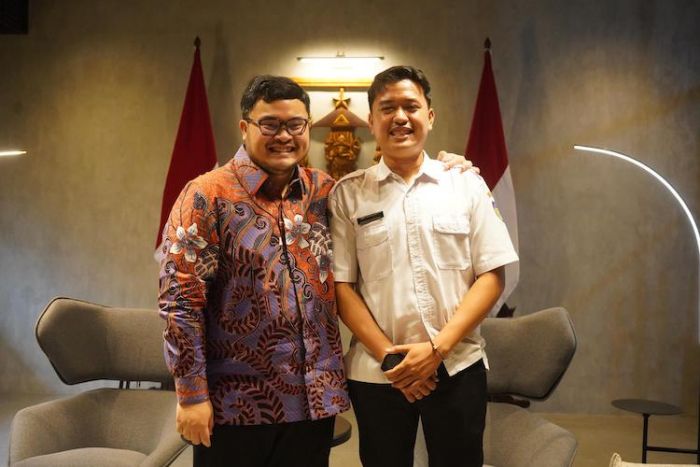 Usai Viral Bantu Murid, Guru Honorer SD Negeri di Kediri Diundang Bupati Mas Dhito Usai Viral Bantu Murid, Guru Honorer SD Negeri di Kediri Diundang Bupati Mas Dhito