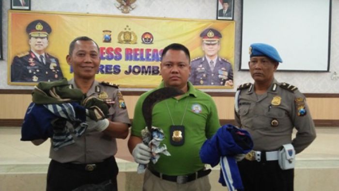 Bapak Bejat Asal Jombang ini Tega Hamili Anak Kandung Sendiri Bapak Bejat Asal Jombang ini Tega Hamili Anak Kandung Sendiri