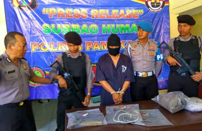 Polisi Tetapkan Satu Tersangka Kasus Pembakaran Maling di Larangan Badung, Pamekasan Polisi Tetapkan Satu Tersangka Kasus Pembakaran Maling di Larangan Badung, Pamekasan