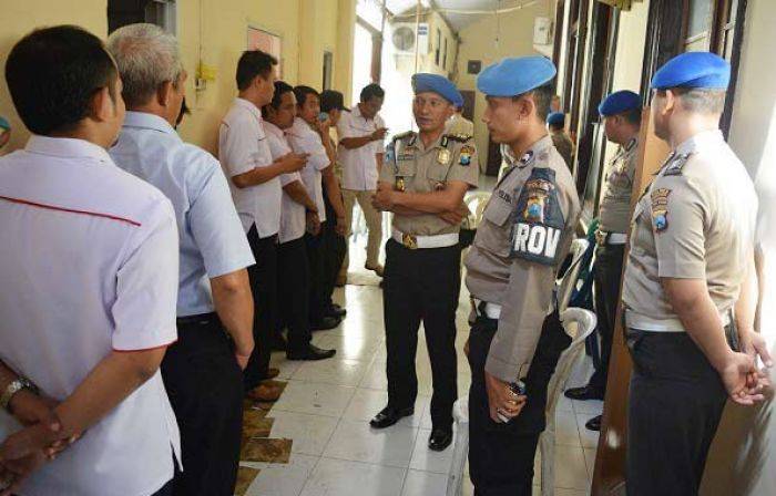 162 Anggota Polres Bondowoso Dites Urine oleh Propam Polda Jatim 162 Anggota Polres Bondowoso Dites Urine oleh Propam Polda Jatim