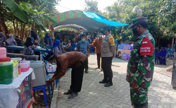 Ngawi Level I, Anggota TNI-Polri Awasi Ketat Hajatan Warga Ngawi Level I, Anggota TNI-Polri Awasi Ketat Hajatan Warga