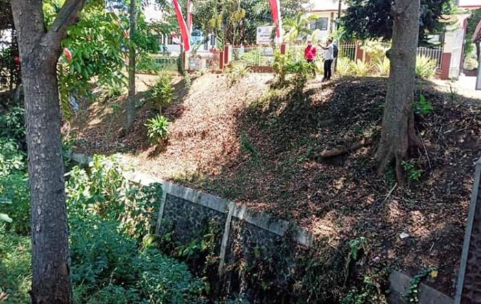 Pagar SMPN 3 Batu Longsor, Komisi C Minta Dinas Terkait Turun Tangan Pagar SMPN 3 Batu Longsor, Komisi C Minta Dinas Terkait Turun Tangan