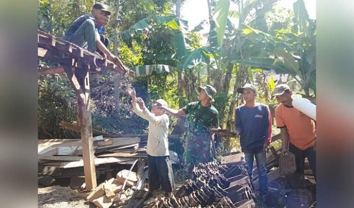 Tangis Boinem Pecah, Rumahnya Dirobohkan TNI Tangis Boinem Pecah, Rumahnya Dirobohkan TNI