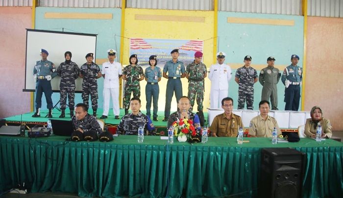 Fashion Show Seragam TNI AL Warnai Penyuluhan Pelajar SMU di Sumbawa Fashion Show Seragam TNI AL Warnai Penyuluhan Pelajar SMU di Sumbawa
