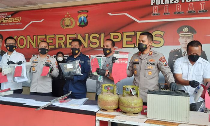 Polres Tuban Ringkus Komplotan Pencuri Baterai Tower BTS Polres Tuban Ringkus Komplotan Pencuri Baterai Tower BTS