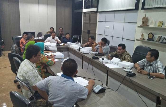 DPUTR Ancam Putus Kontrak Pelaksana Proyek Revitalisasi Alun-alun Gresik DPUTR Ancam Putus Kontrak Pelaksana Proyek Revitalisasi Alun-alun Gresik