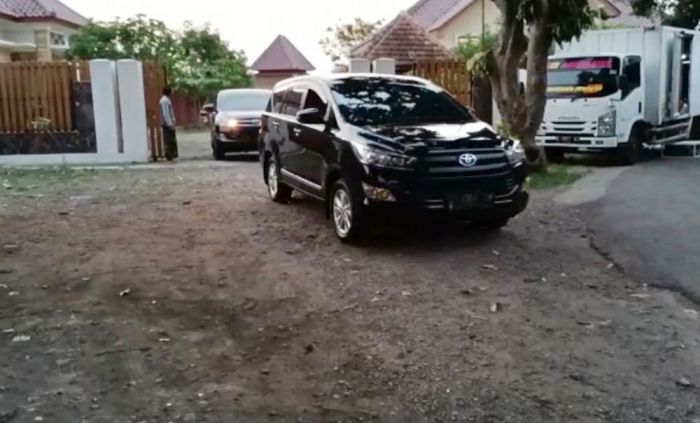 Jabat Kasi Kontruksi DPUPR, Rumah Keponakan Hasan Aminuddin Digeledah KPK Jabat Kasi Kontruksi DPUPR, Rumah Keponakan Hasan Aminuddin Digeledah KPK