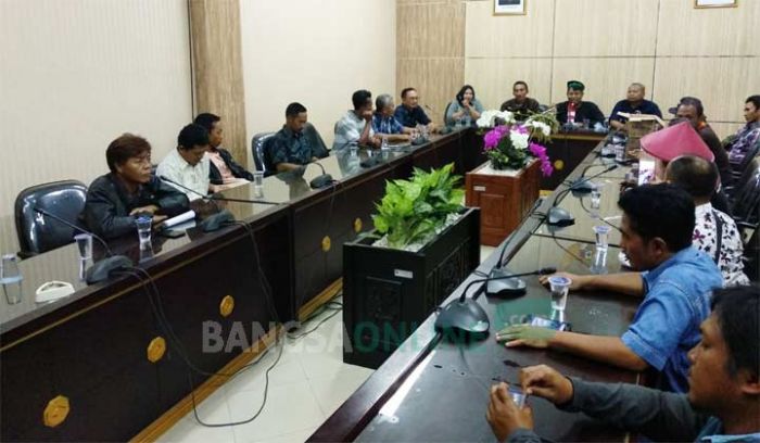 Harga Gabah Turun, Petani di Jember Duduki Kursi Dewan Harga Gabah Turun, Petani di Jember Duduki Kursi Dewan