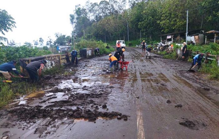 Hujan Deras, Kota Batu Dilanda Banjir dan Tanah Longsor Hujan Deras, Kota Batu Dilanda Banjir dan Tanah Longsor