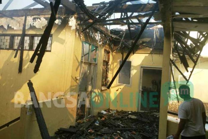 RS Bhayangkara Kediri Kebakaran, Puluhan Pasien Diungsikan, Sempat Dikira Simulasi RS Bhayangkara Kediri Kebakaran, Puluhan Pasien Diungsikan, Sempat Dikira Simulasi