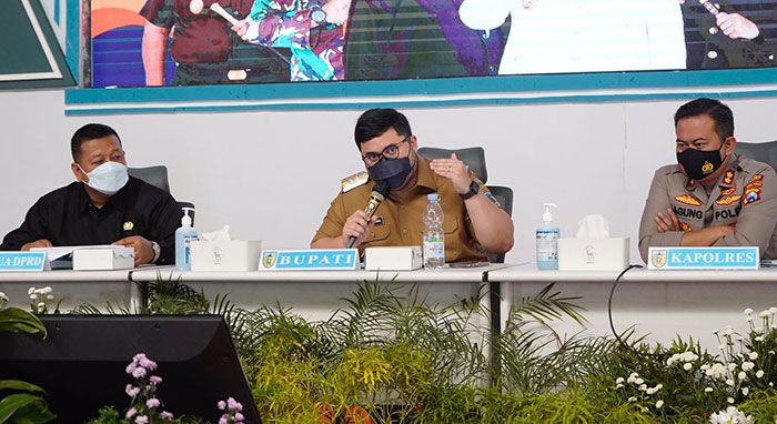 Bupati Targetkan 50 Persen Vaksinasi Booster pada Setiap Kecamatan di Kabupaten Kediri Bupati Targetkan 50 Persen Vaksinasi Booster pada Setiap Kecamatan di Kabupaten Kediri