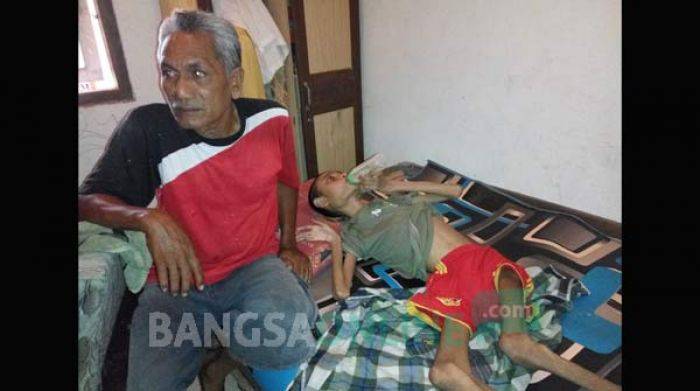 Lumpuh 22 Tahun, Pemuda di Tuban ini tak Tersentuh Bantuan Pemkab Lumpuh 22 Tahun, Pemuda di Tuban ini tak Tersentuh Bantuan Pemkab
