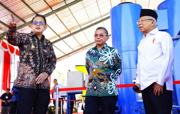 Harapan Pj Gubernur Jatim saat Dampingi Wapres Tinjau Pabrik Pengolahan Limbah B3 di PIER Harapan Pj Gubernur Jatim saat Dampingi Wapres Tinjau Pabrik Pengolahan Limbah B3 di PIER