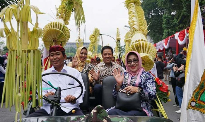 Kendarai Jeep Willys, Wali Kota Mojokerto Ikuti Parade Surabaya Vaganza 2019 Kendarai Jeep Willys, Wali Kota Mojokerto Ikuti Parade Surabaya Vaganza 2019