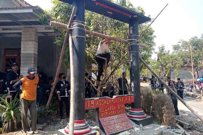 34 Tugu Silat di Ngawi Dibongkar Secara Sukarela