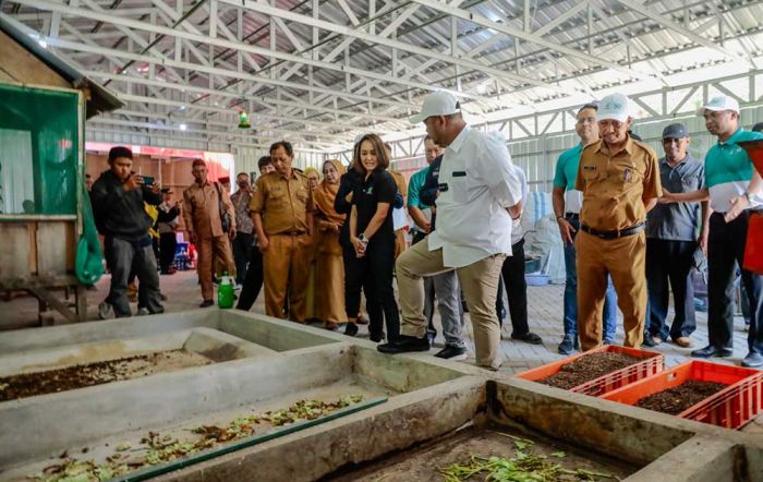 Bupati Gresik Resmikan TPS3R di Desa Manyarejo Bupati Gresik Resmikan TPS3R di Desa Manyarejo