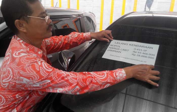 Pemkot Mojokerto Tawarkan 5 Mobdin Tua, Rp 47 Juta Dapat Panther Pemkot Mojokerto Tawarkan 5 Mobdin Tua, Rp 47 Juta Dapat Panther