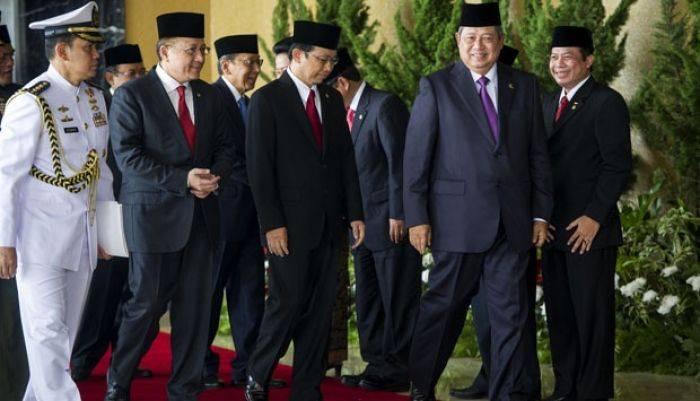Marzuki Alie Pingsan saat Nunggu Pidato Kenegaraan Presiden SBY Marzuki Alie Pingsan saat Nunggu Pidato Kenegaraan Presiden SBY