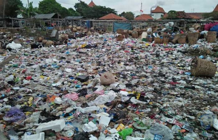 Bertahun-tahun tak Dibersihkan, Pantai Kroman Gresik Dipenuhi Sampah Bertahun-tahun tak Dibersihkan, Pantai Kroman Gresik Dipenuhi Sampah