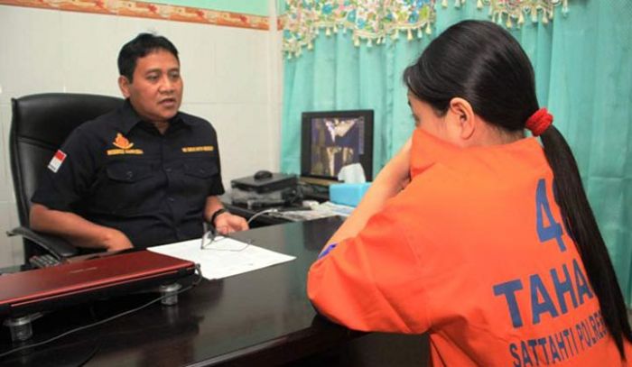 Miliki Satu Poket Sabu, Janda Dua Anak Ditangkap Satreskoba Polresta Sidoarjo Miliki Satu Poket Sabu, Janda Dua Anak Ditangkap Satreskoba Polresta Sidoarjo
