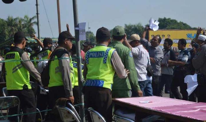 Politik Uang di Pilkades Gresik Sulit Dihindari, Cakades Berani Beri Rp 300 Ribu/Pemilih Politik Uang di Pilkades Gresik Sulit Dihindari, Cakades Berani Beri Rp 300 Ribu/Pemilih