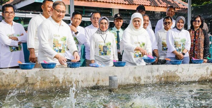 Gubernur Khofifah Tanam Bibit dan Tebar Benih di Kediri, Jatim Catat Rekor Muri