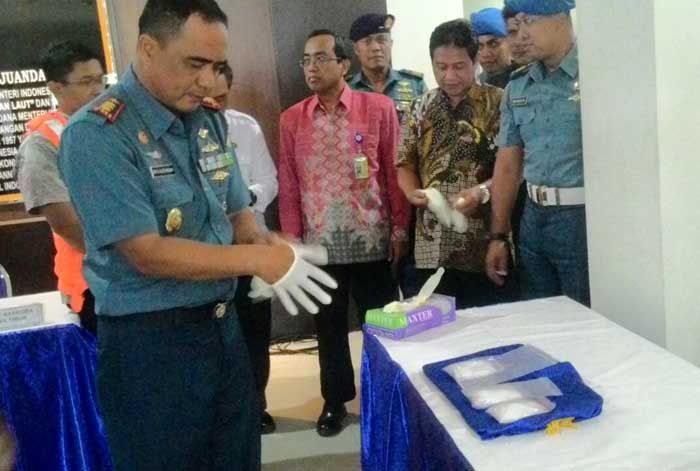 TNI AL Temukan Sabu-sabu Seberat 277,5 gram di Kargo Bandara Juanda TNI AL Temukan Sabu-sabu Seberat 277,5 gram di Kargo Bandara Juanda