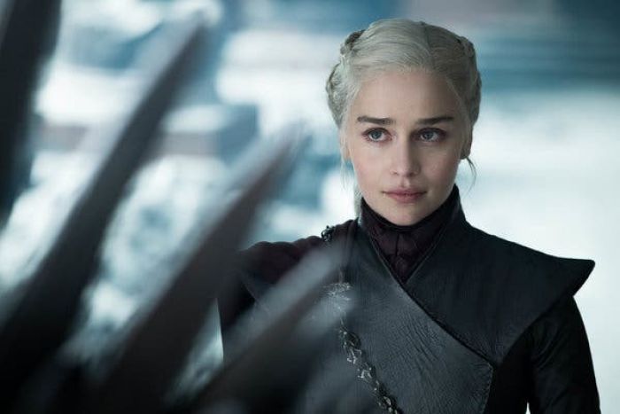 ​Emilia Clarke Game of Thrones ingin Jadi Pacar James Bond 007