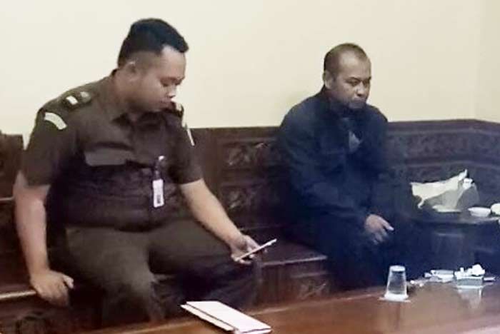 Kejari Batu Tetapkan Lima Tersangka dalam Pengadaan Buku Fiktif, Tiga Orang Ditahan Kejari Batu Tetapkan Lima Tersangka dalam Pengadaan Buku Fiktif, Tiga Orang Ditahan