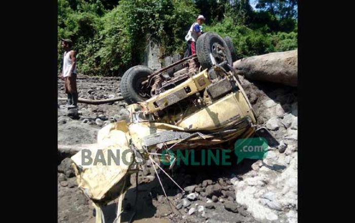 Puluhan Truk Pasir di Sungai Ngobo Dihantam Lahar Dingin Kelud