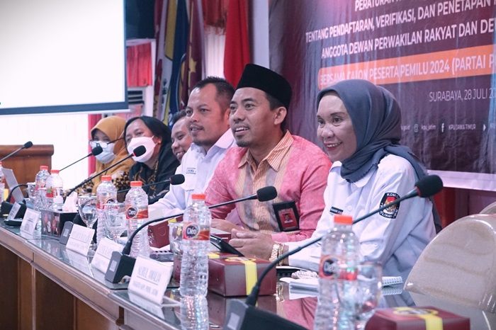KPU Jatim Sosialisasi Pendaftaran Sekaligus Undang Parpol Calon Peserta Pemilu 2024 KPU Jatim Sosialisasi Pendaftaran Sekaligus Undang Parpol Calon Peserta Pemilu 2024