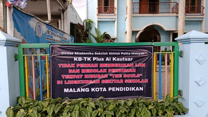 Sekolah Akhlak Pelita Pasang Spanduk Tolak Klub Malam The Souls, DPRD Minta Pemkot Malang Bertindak